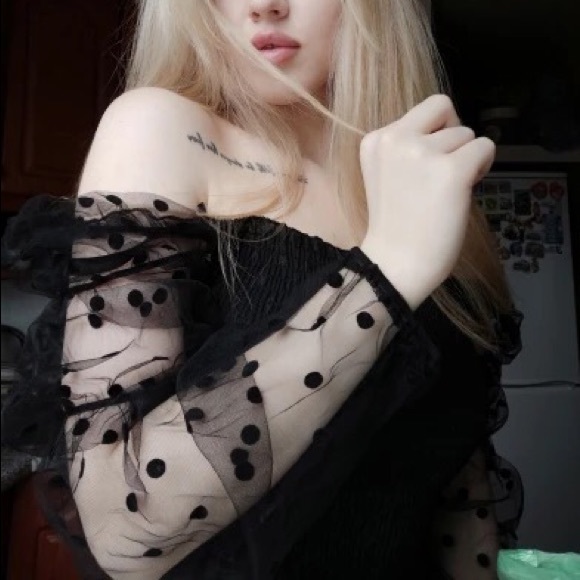 Polka Dot Balloon Sleeve Blouse - Picture 11 of 12